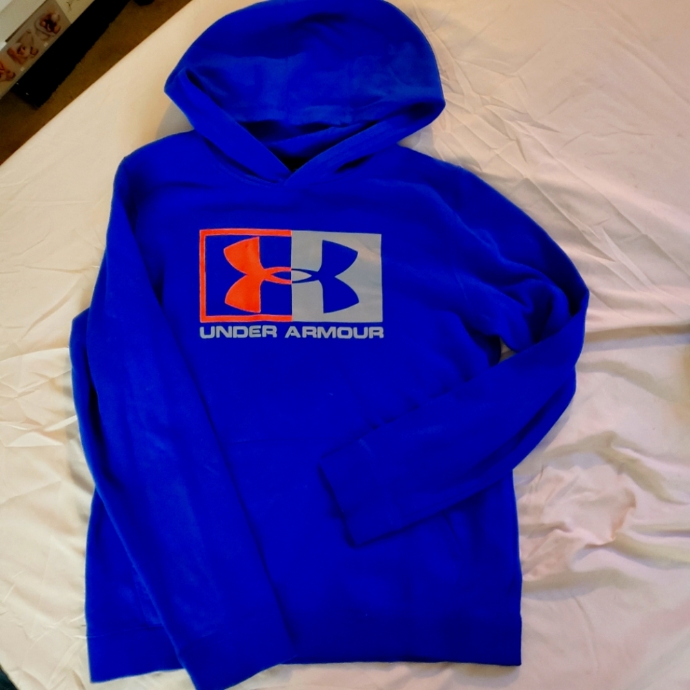 UNDER ARMOUR HOODIE